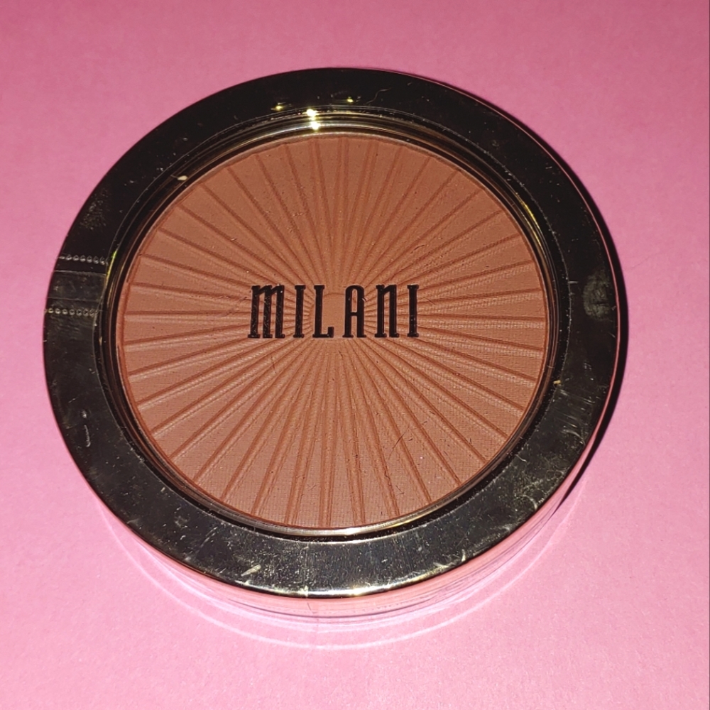 04 Sun Drenched SILKY MATTE BRONZING POWDER Bronzer Milani
